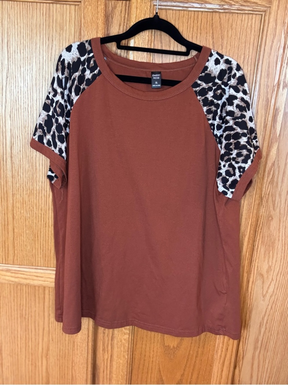 Emery Rose Brown Leopard Sleeve Top XL